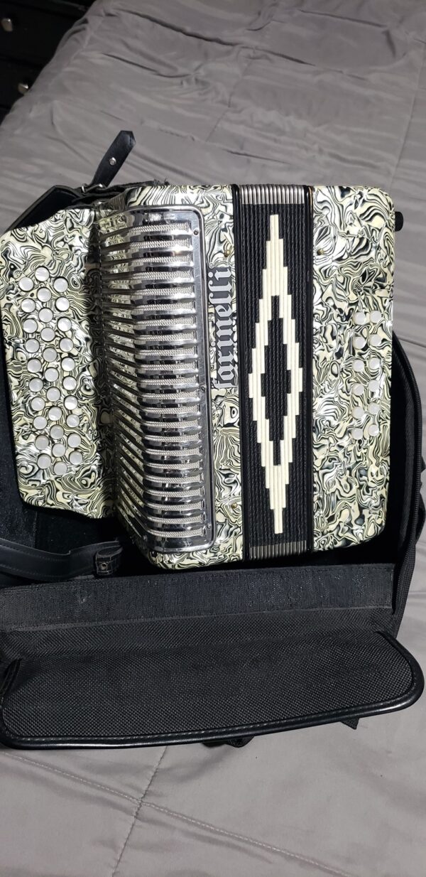 FARINELLI ACCORDION - Image 3