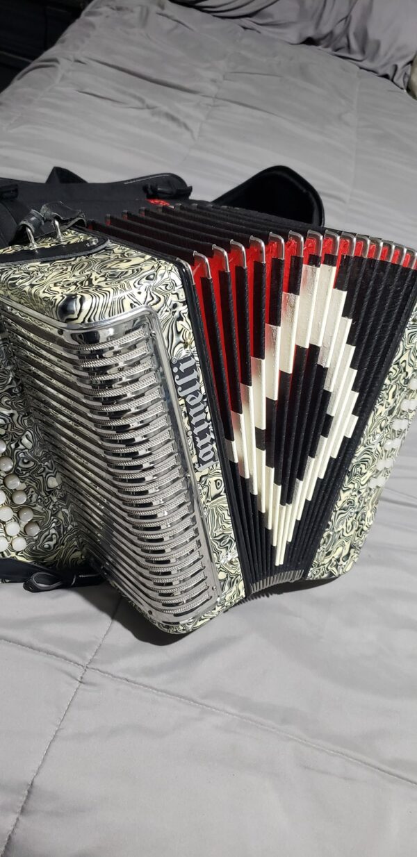 FARINELLI ACCORDION - Image 2