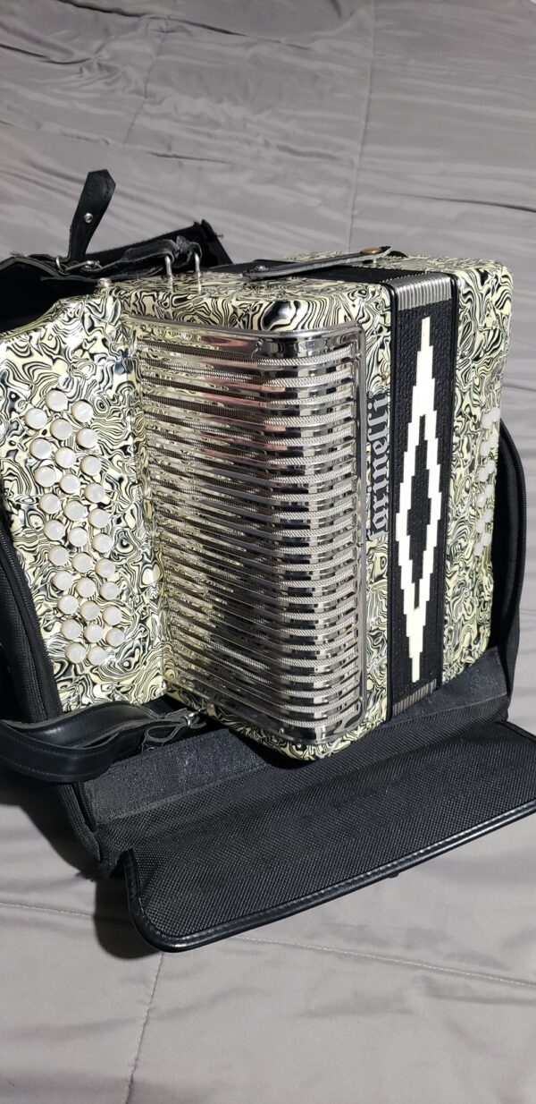 FARINELLI ACCORDION - Image 5