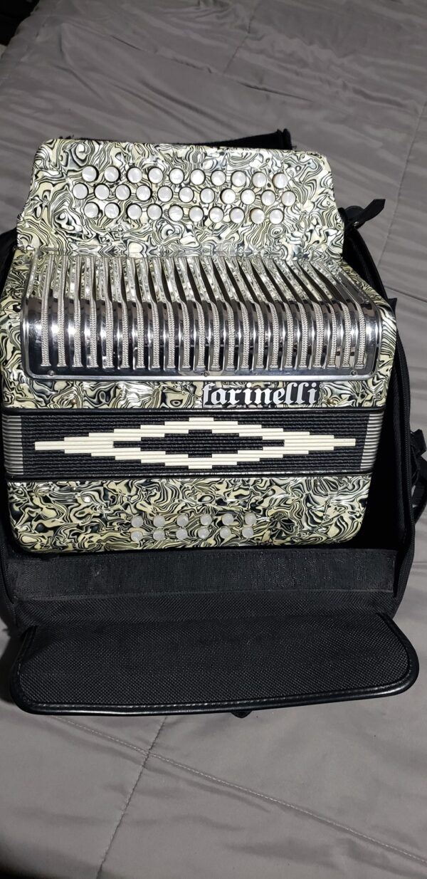 FARINELLI ACCORDION - Image 4