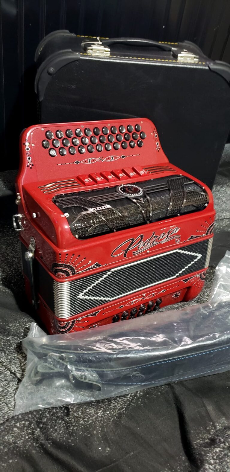 CHEAP ACCORDION FORVSALE (5)