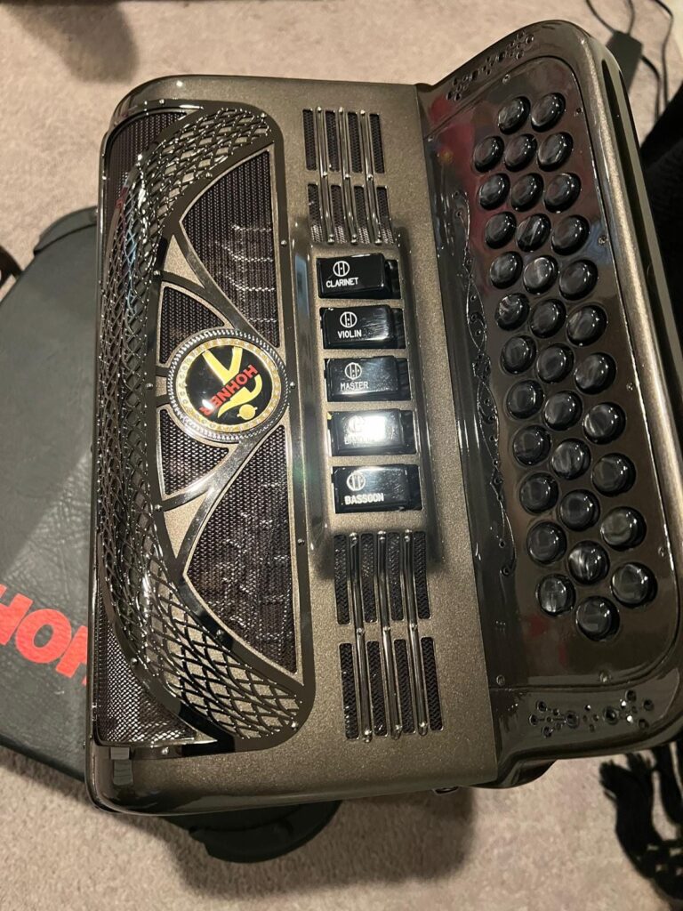 Hohner Anacleto norteno 2 tone compact for sale (4)